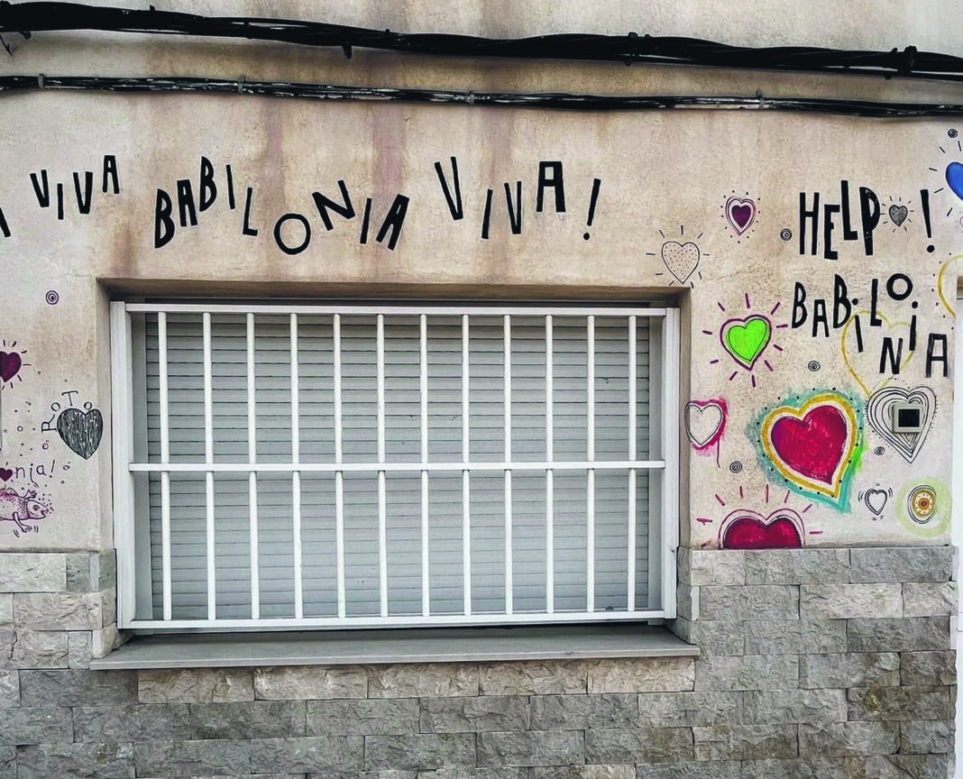 Madrid and the Generalitat clash over control of the Babilonia beachfront homes. Valencia is accused of violating state powers and “institutional disloyalty”