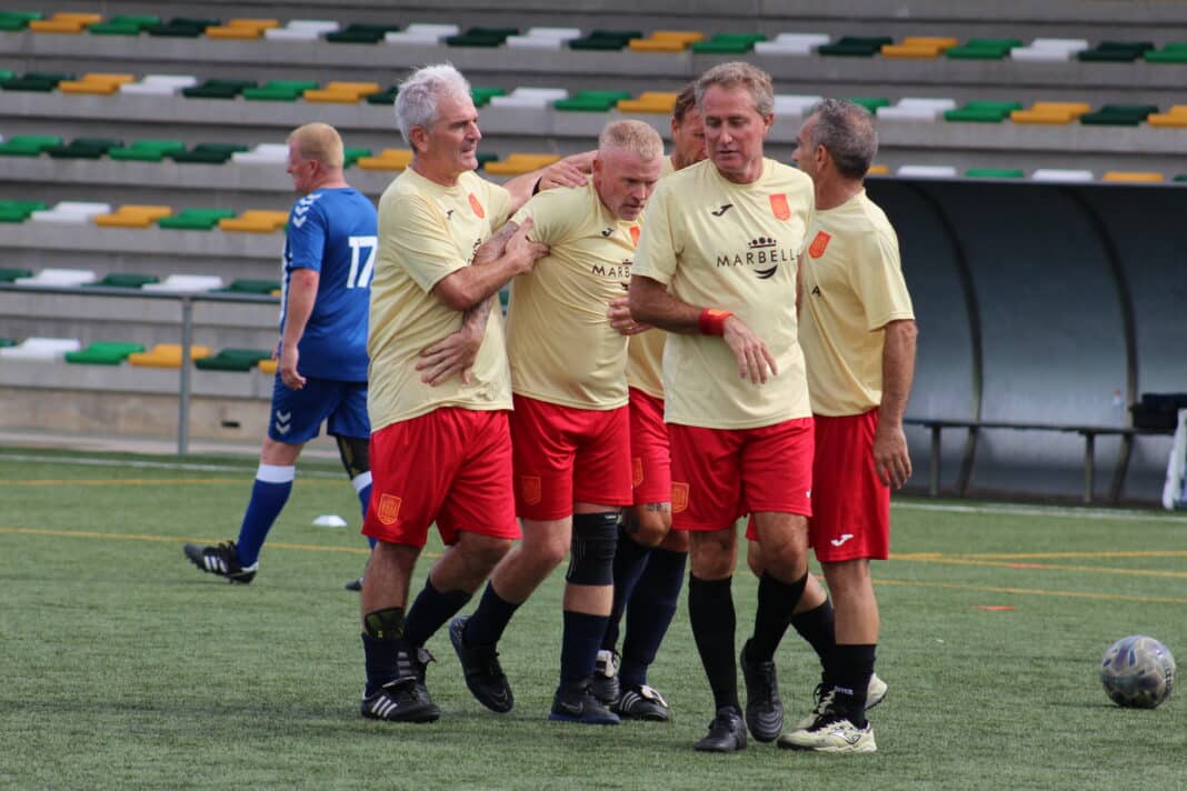 Die Gastgeber sicherten sich im Finale einen 2:0-Sieg gegen Newcastle Benfield, eine der besten Mannschaften Großbritanniens, dank eines Tors in jeder Halbzeit durch den formstarken Tommy McMillian.