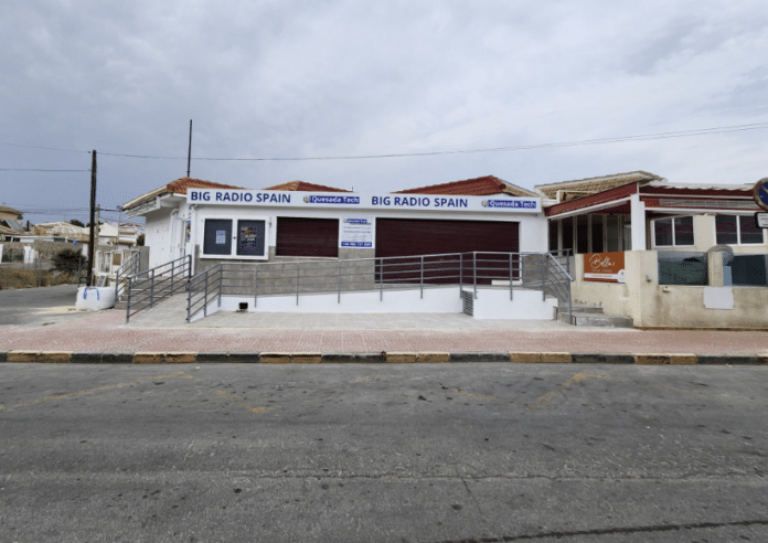 Big Radio Spain z radością ogłasza wielkie otwarcie zupełnie nowych, zasilanych energią słoneczną studiów radiowych w samym sercu Ciudad Quesada.