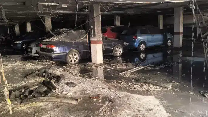 dc68b13e-af7d-487f-acbb-9500fe6a9022_source-aspect-ratio_default_0 Przyczyna pożaru pozostaje niejasna. Jednak jeden z właścicieli pojazdu powiedział The Leader, że okoliczności towarzyszące pożarowi wydają się „podejrzane”, co budzi obawy, że mógł on nie być przypadkowy. Trwa dochodzenie.