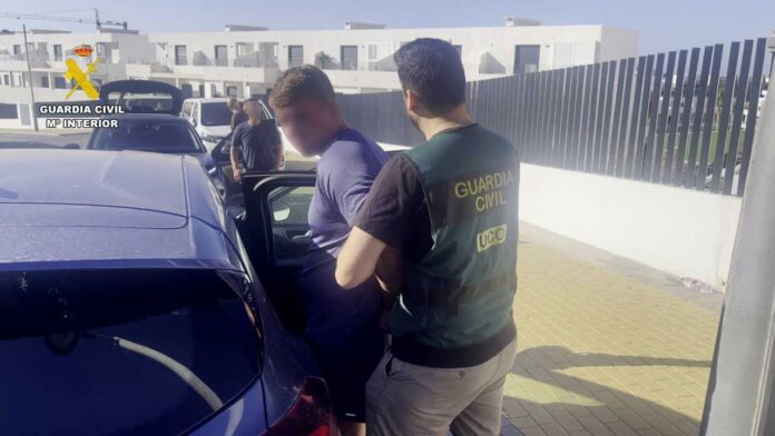 Después de estar inicialmente detenido en Portugal, el fugitivo aprovechó las brechas en el proceso judicial y logró escapar de la custodia.