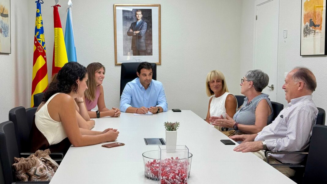 Councilor for NGOs and Volunteering, Trudy Páez, stressed that this award is a step toward providing a top-level social-health resource for people with Alzheimer’s, fulfilling a strong commitment from the mayor.