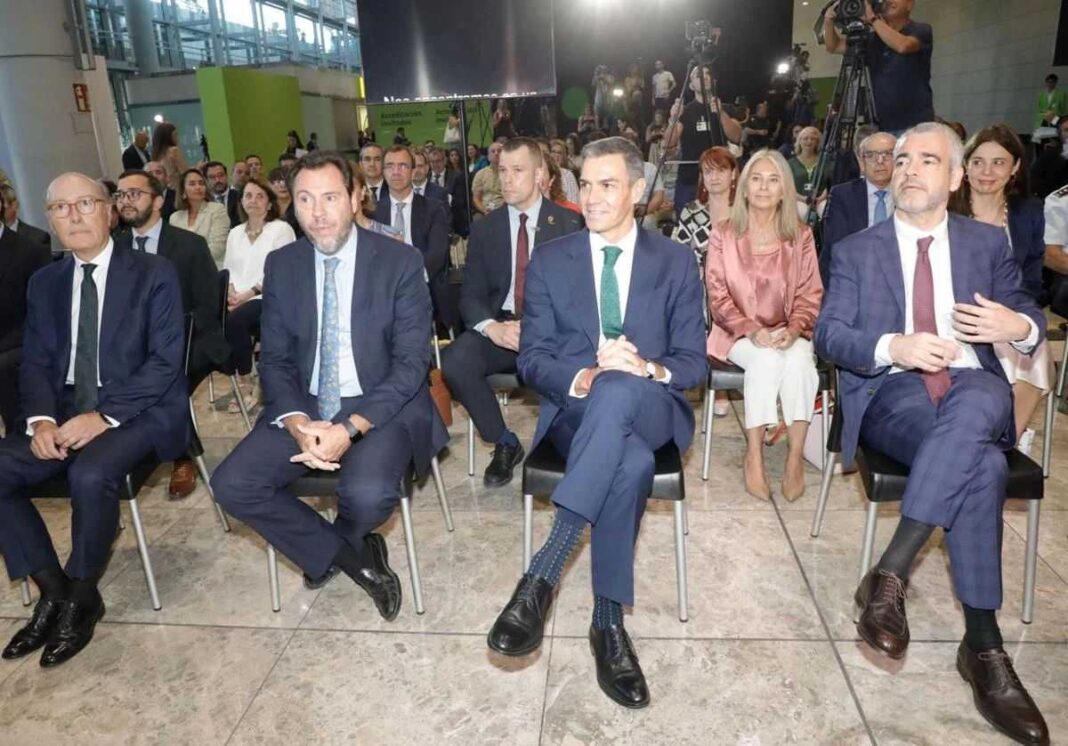 Cette disparité souligne l'importance stratégique croissante d'Alicante, tandis que Corvera risque d'être laissée pour compte malgré une croissance constante du trafic de passagers dans la région de Murcie.