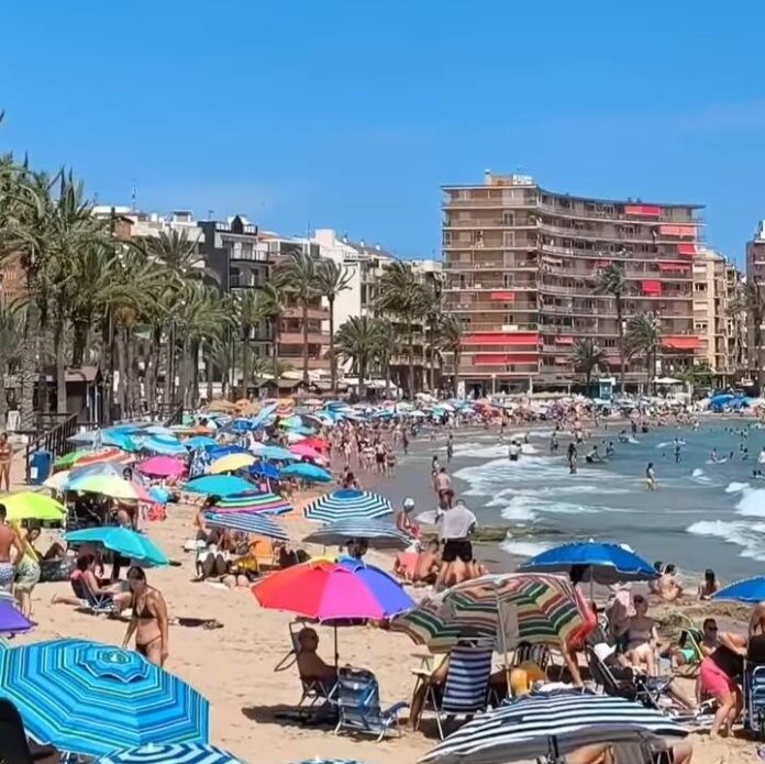 Le sud et le sud-est de l'Espagne ont connu une chaleur prolongée. L'Andalousie, la Castille-La Manche, la Communauté valencienne et Murcie ont toutes enregistré des températures supérieures d'environ 2 °C à la normale, tandis que la majeure partie du reste du pays a enregistré une hausse moyenne d'environ 1 °C par rapport à la normale.