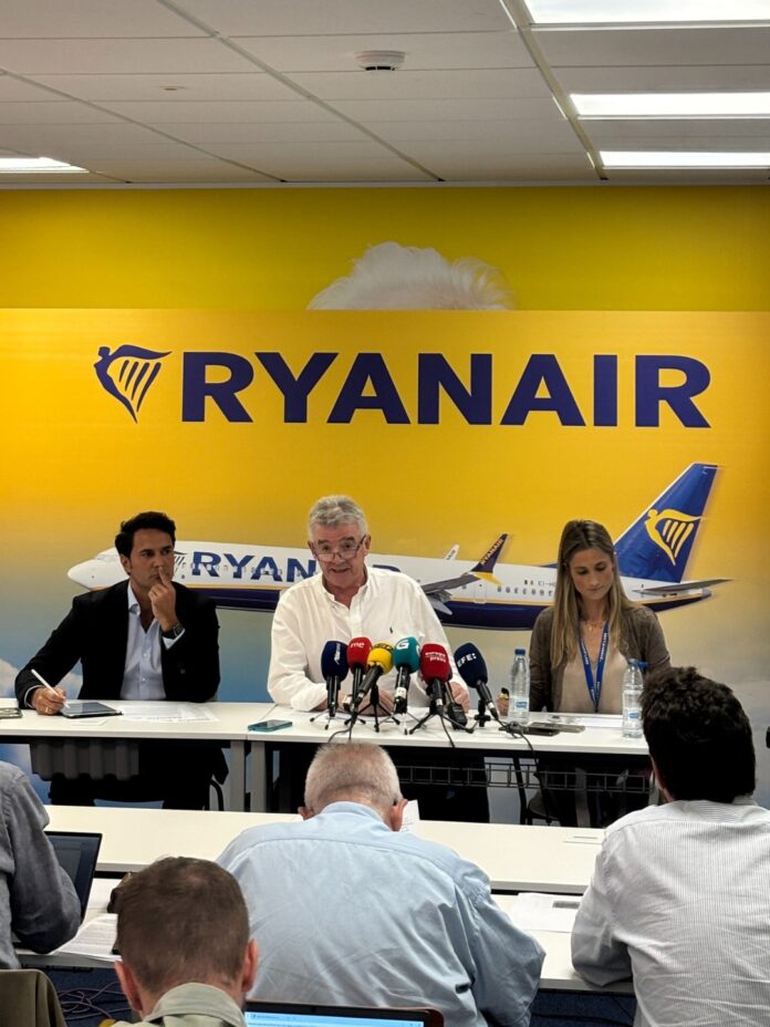 CEO Michael O’Leary condemned the government and Aena, warning that a planned 7% fee increase—the highest in over a decade—will further harm regional traffic, tourism, and jobs