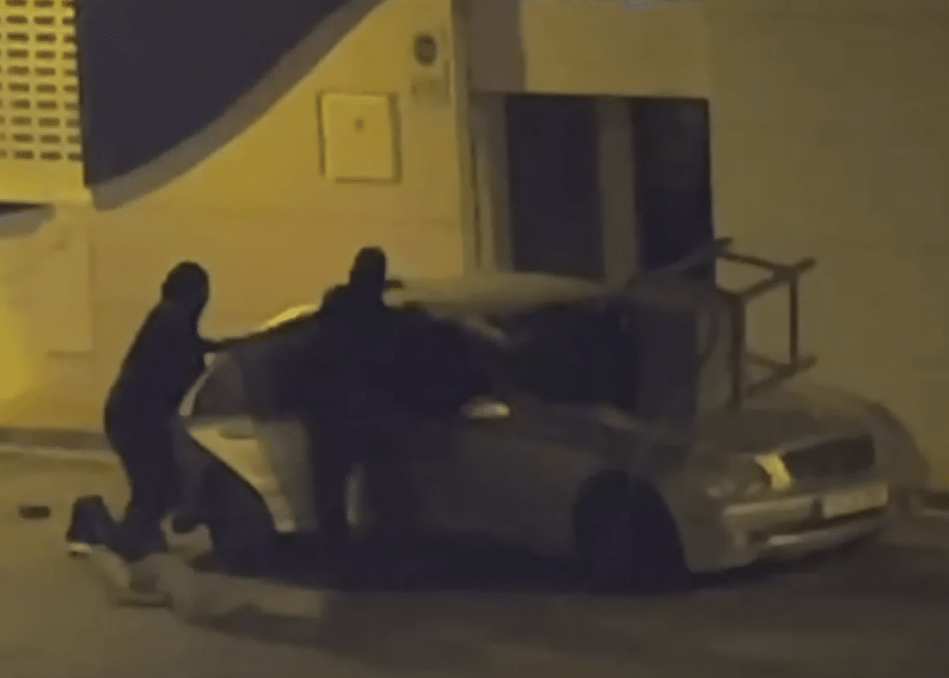 In their rush to flee, the crooks didn’t even load the safe inside the car — instead, they balanced it on the hood and sped off into the night.
