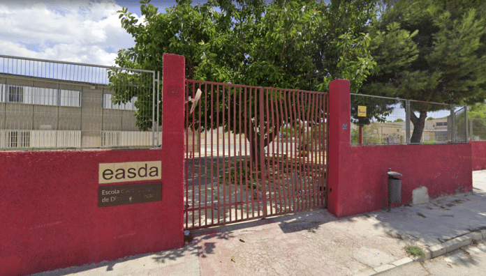 Según fuentes del colegio, la institución está actuando con “la máxima diligencia” para salvaguardar el bienestar de todos los alumnos y del personal. Una vez finalizada la intervención sanitaria, el centro reabrirá sus puertas y volverá a su funcionamiento normal.