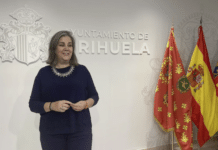 Les fonds restent bloqués alors que la ville réitère sa vieille promesse de subventions pour les nouveaux parents En bref : le conseil municipal d'Orihuela continue de recycler les annonces, mais pour les familles, la priorité urgente reste d'obtenir l'argent, pas d'en lire.