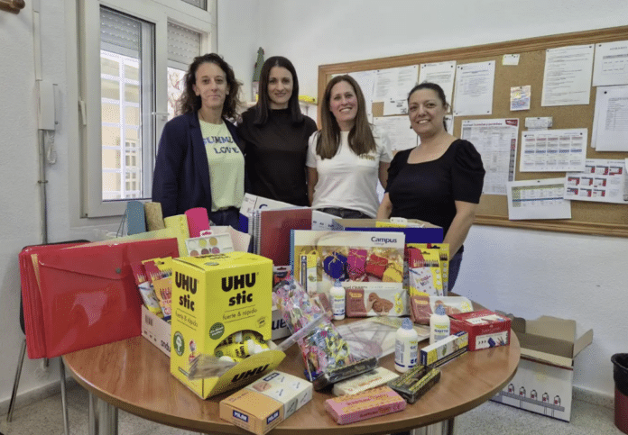 Grâce une fois de plus au généreux don des membres du club de détection de métaux ADAPT, nous avons pu faire notre don annuel à l'école primaire locale Las Esperanzas.