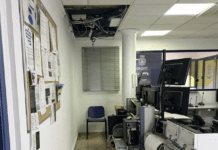 Plafondinstorting verwondt alarmcentrale in San Javier De vakbond hekelde de slechte veiligheidsomstandigheden in het gemeentelijke Veiligheidscentrum en beschreef het gebouw als ‘een halve eeuw oud’ en ‘ongeschikt voor het beoogde doel’.