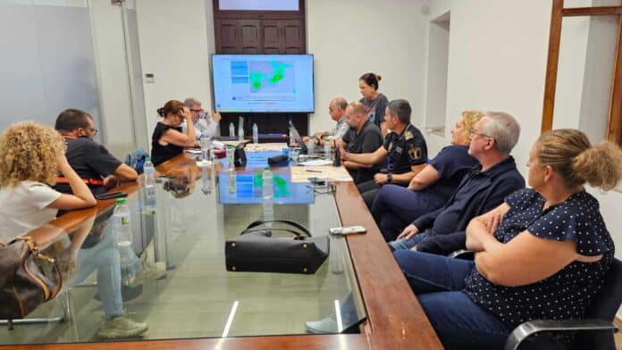 La delegada del Gobierno, Pilar Bernabé, advirtió tras una reunión del Comité de Coordinación de Emergencias (CECOPI) que el episodio se prolongará probablemente durante varios días, hasta el fin de semana festivo.