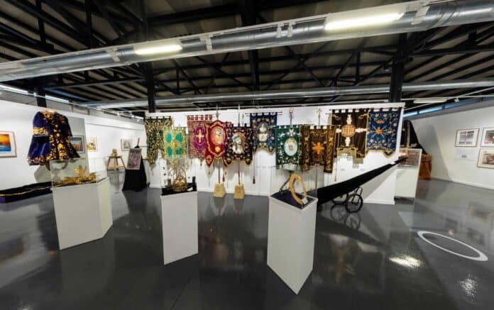 The virtual tour showcases over 320 objects from local churches, brotherhoods, and private collections, including sculptures, processional floats, vestments, banners, lanterns, and audiovisual materials.