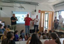 Schoolkinderen in Orihuela leren hoe ze veilig kunnen blijven in noodsituaties Víctor Valverde, raadslid voor noodsituaties, zei: "We willen zelfverdediging bevorderen, zowel in de klas als thuis, en ervoor zorgen dat leerlingen begrijpen hoe belangrijk het is om bij noodgevallen 112 te bellen."