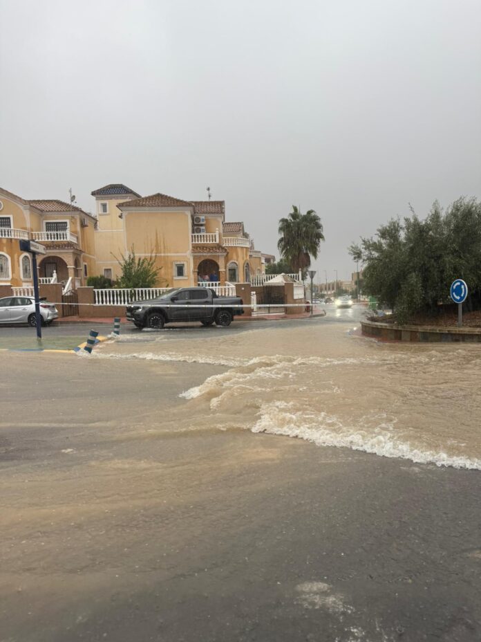 For safety reasons, around 15 streets remain closed, as well as all underpasses along the N-332 and roads crossing gullies and ravines in the coastal zone.