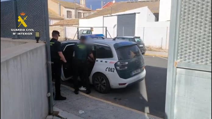 Årvåkne naboer var vitne til bortføringene og ringte umiddelbart politiet. Deres raske tankegang utløste en umiddelbar respons fra Sivilgarden og lokale betjenter, som sporet kjøretøyet til en øde parkeringsplass.