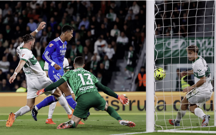 Der englische Nationalspieler traf drei Minuten vor Schluss, als er eine Hereingabe von Kylian Mbappé verwandelte und damit einen Punkt für die Mannschaft von Xabi Alonso sicherte, die im Estadio Manuel Martínez Valero zweimal in Rückstand geraten war.