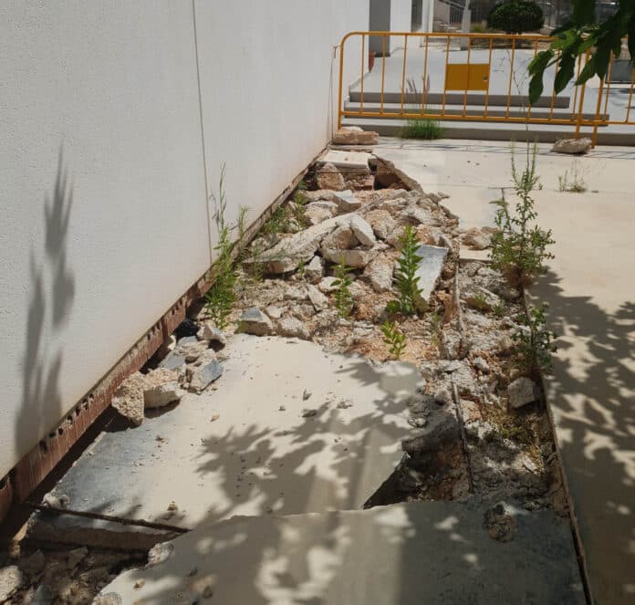 The works are expected to take between six and nine months once the tendering process is complete. Based on these timelines, the neighbourhood association Unidos por la Costa estimates that the civic center could reopen in the first quarter of 2027.