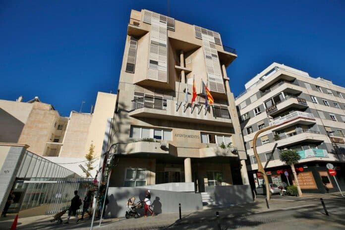 Le service comprendra également des outils de surveillance en temps réel permettant à la police locale de suivre les positions des gardes, d'accéder aux rapports numériques et d'examiner les indicateurs de performance.