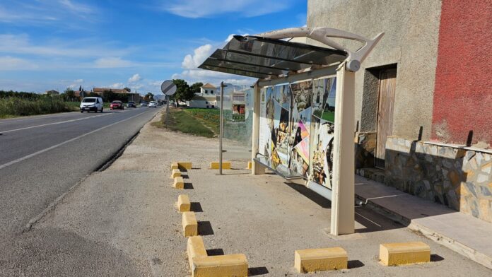 Durante una reciente reunión virtual con la Consejería de Transportes de la Comunidad Valenciana, el concejal de Transportes, Víctor Sigüenza, habló sobre la necesidad de adaptar los servicios locales de autobuses a la singular geografía de Orihuela: un municipio extenso con núcleos de población muy dispersos.