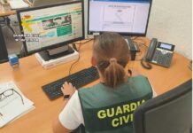 Detienen a empleado de una aseguradora de Alicante tras presuntamente robar más de 800,000 € a sus clientes. Hasta el momento, se han identificado 27 víctimas en toda la provincia de Alicante, pero las autoridades advierten que el número podría aumentar a medida que continúa la investigación, denominada Operación Yosir1.