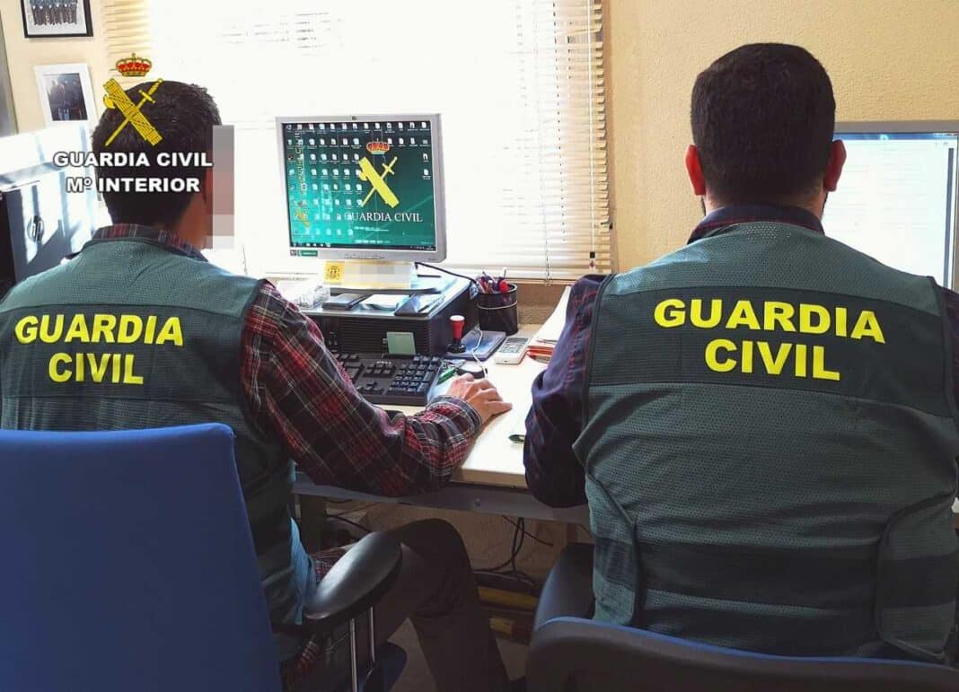 The Guardia Civil warns shoppers to stay vigilant against online scams during peak shopping events, offering practical advice on website verification, secure payments, device protection, and reporting channels.