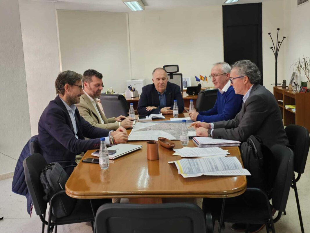 The Orihuela Council has informed the Valencian Department of Education that it has more than 500,000 square meters of public service land available exclusively in Orihuela Costa