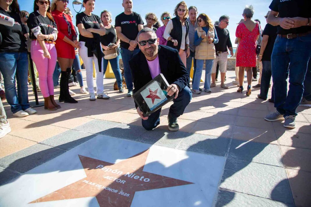 Actor Pepón Nieto headlined the festival, unveiling his star on the Paseo de Cine and receiving the 2025 Pilar de Honor during an emotional closing gala.