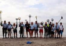 Los detectoristas intercambian metales por habichuelas mágicas. Tanto el grupo de teatro ADAPT como el club de detección de metales ADAPT estarán presentes en la EXPO Torrevieja los días 15 y 16 de noviembre en el Auditorio Internacional de Torrevieja. Quienes deseen obtener más información sobre ambos grupos y adquirir entradas podrán acercarse a la feria.