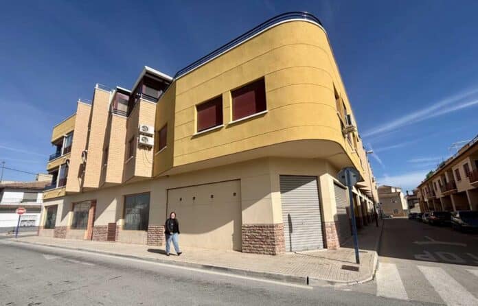 La renovación aprovechará al máximo las condiciones existentes del edificio, garantizando el confort y cumpliendo con las normas vigentes de accesibilidad, seguridad y eficiencia energética.