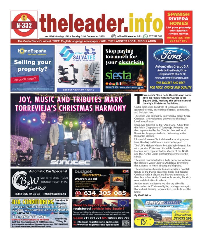 Periódico The Leader, 15 de diciembre de 2025 – Edición 1106. La Plaza de la Constitución de Torrevieja se llenó de vida el viernes por la noche con Villancicos en la Plaza 2025, que marcó el inicio oficial de las festividades navideñas de la ciudad. Bajo un cielo despejado, cientos de vecinos y visitantes se reunieron para disfrutar de una noche de música, comunidad y alegría navideña.