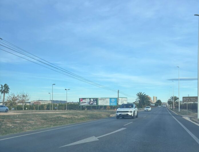 Este nuevo trazado evita conflictos con la futura ampliación de la CV-95 que impulsará el Gobierno regional, que acabará obligando a ampliar la carretera a dos carriles por sentido.