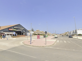 Des hommes armés frappent à Orihuela, au Costa Rica ! Un gangster britannique grièvement blessé lors d'une attaque de style Las Vegas ! La victime, identifiée comme Peter F., également connu sous le pseudonyme de Sonny James R., a été touchée à trois reprises après que des hommes armés ont tiré entre dix et quinze balles sur son véhicule dans un garage souterrain de la Calle Cabo de Gata, Lomas de Cabo Roig.