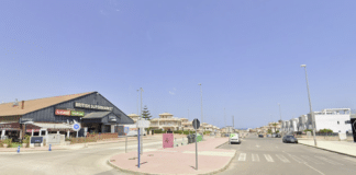 GUNMEN STRIKE IN ORIHUELA COSTA! UK GANGSTER CRITICALLY WOUNDED IN VEGAS-STYLE ATTACK! The victim, identified as Peter F., also known under the alias Sonny James R., was hit three times after gunmen fired between ten and fifteen bullets at his vehicle in an underground garage on Calle Cabo de Gata, Lomas de Cabo Roig.