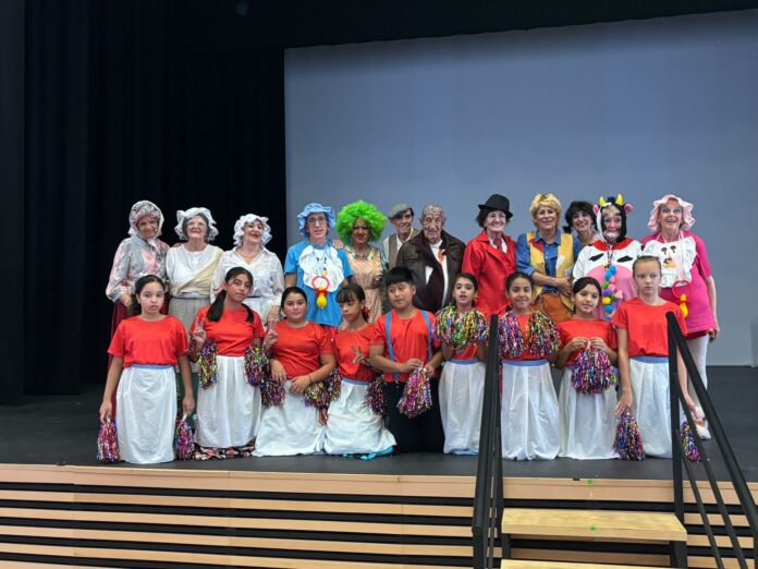 Door het grotere aantal aanwezigen konden we twee liefdadigheidsdonaties doen: € 3,000 aan AFEMAR, een lokale liefdadigheidsinstelling die zich inzet voor geestelijke gezondheid, en € 500 aan HSC, een vereniging die gezinnen ondersteunt die te maken hebben met een zeldzame aangeboren aandoening.