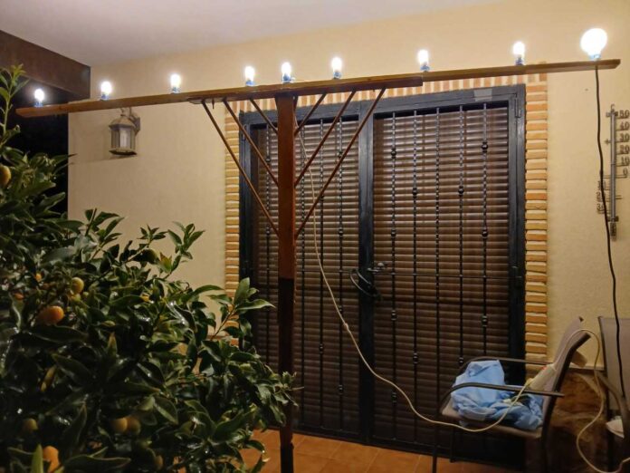 Siden 2015 har det jødiske samfunnet på sørlige Costa Blanca offentlig tent en menorah under Chanukka-feiringen.