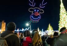 Torrevieja contrata un espectáculo de iluminación navideña con 220 drones para el 21 de diciembre El Ayuntamiento de Torrevieja prepara la adjudicación de un gran espectáculo visual y lumínico con cientos de drones, previsto para el domingo 21 de diciembre en el paseo marítimo de Juan Aparicio.