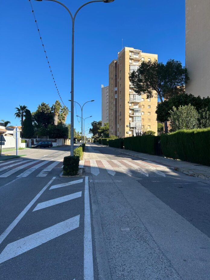 De gemeenteraad van Orihuela heeft een aanbesteding uitgeschreven voor een grootschalig project voor het opnieuw asfalteren en verbeteren van Calle Miguel de Cervantes en omliggende wegen in Campoverde, met een totaal budget van € 885,845.