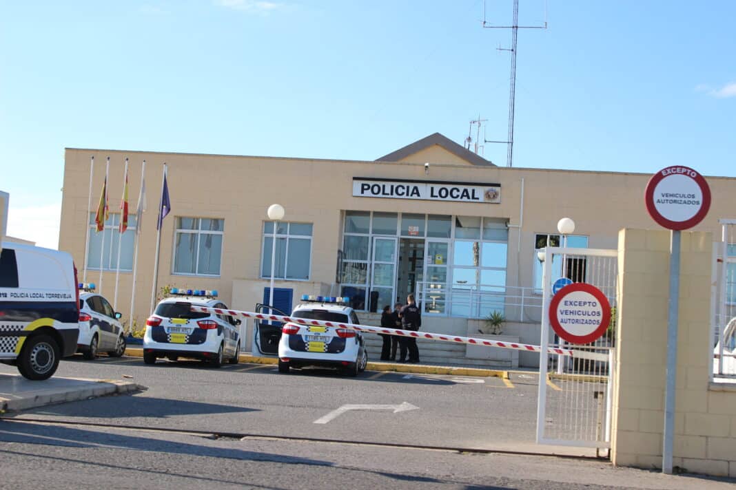 A court has dismissed a claim by a Torrevieja City Council police officer seeking productivity pay while on sick leave, ruling that such bonuses require active service.