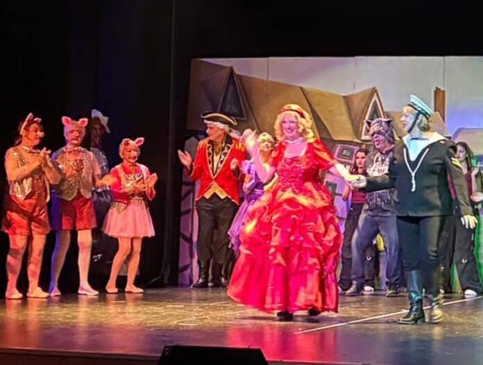 Odbiór ze strony publiczności był niezwykle pozytywny, a w komentarzach mówiono o tym, jaki to był fantastyczny spektakl; wspominano o żywych i kolorowych kostiumach, a także o wspaniałym śpiewie i tańcu oraz o dużej dawce humoru niezwykłych postaci, na czele z Babcią Gertie, Damą.