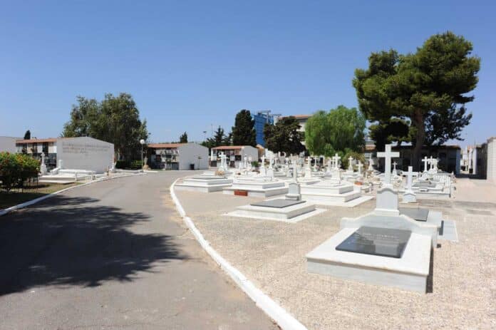 Rada Miasta Torrevieja przyznała kontrakt na rozbudowę cmentarza miejskiego, w ramach którego powstanie 296 nowych miejsc grobowych. Projekt realizowany będzie w drodze uproszczonego przetargu.