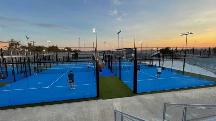 De aangeboden sporten omvatten basketbal, voetbal, aangepast zwemmen, atletiek, gymnastiek, volleybal, hockey, judo, rugby, roeien, pilates en Zumba.