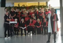 Torrevieja U3A avslutter året med feststemning i CMO Hall Musikkelskere ble servert et hjertevarmende utvalg av julesanger fremført av Costa Blanca Singers, som fylte rommet med julestemning.