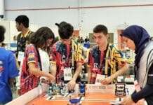 Spain’s Young Engineers Take Singapore by Storm! Teams Alfa Centauri and Gamma Version have returned home after participating in the World Robot Olympiad Finals in Singapore.