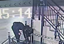 Local Police Foil Scooter Theft at La Zenia Boulevard Shopping Centre Local Police in Orihuela have thwarted an attempted scooter theft at the La Zenia Boulevard shopping centre in Orihuela Costa, arresting two 19-year-old twin brothers after a foot chase through the complex.