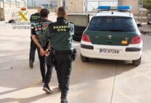 13 sospechosos detenidos en San Javier tras una serie de robos en Murcia y Alicante La Guardia Civil ha desarticulado un grupo criminal con sede en San Javier, deteniendo a 13 individuos como sospechosos de cometer una serie de robos y allanamientos en viviendas y comercios de San Javier, San Pedro del Pinatar y Orihuela (Alicante).