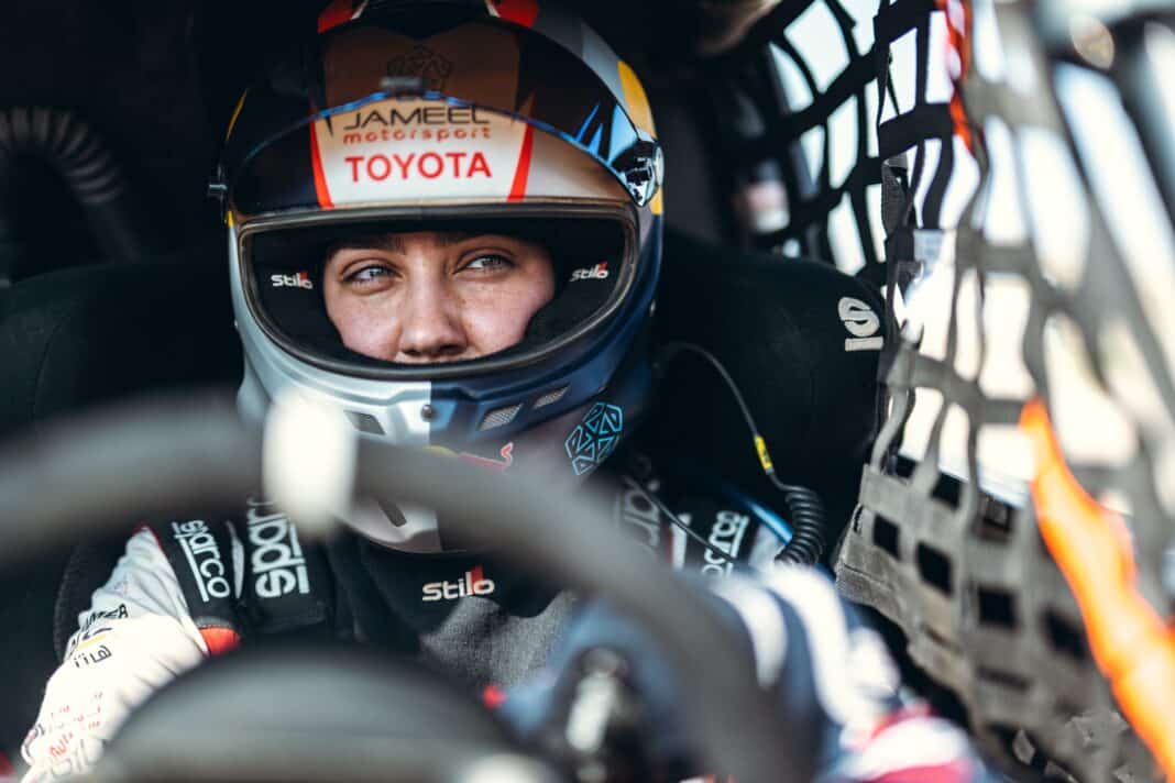 Vincitore di tappa nella classe T3 Challenger alla Dakar 12 mesi fa, Akeel ha poi vinto la tappa di Abu Dhabi del Campionato mondiale Rally-Raid FIA, classificandosi terzo nella classifica generale della serie lo scorso anno.