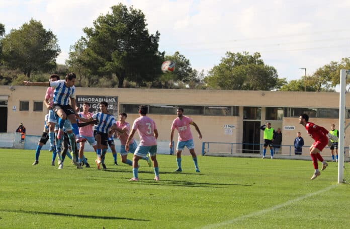 A heavy early season defeat at Torrevieja, way back in September, gave this Vega Baja derby some extra spice, especially as Thader have moved perilously close to the Community league relegation zone.
