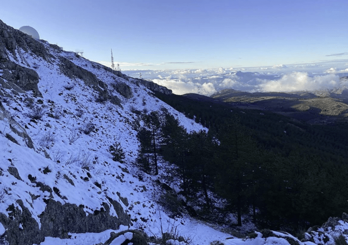 On Monday, the snow warning applies only to inland Alicante. However, on Tuesday, Aemet issued a cold weather warning of temperatures expected to be 6 to 8 degrees below normal, and lows possibly dropping to below –4°C in some areas.