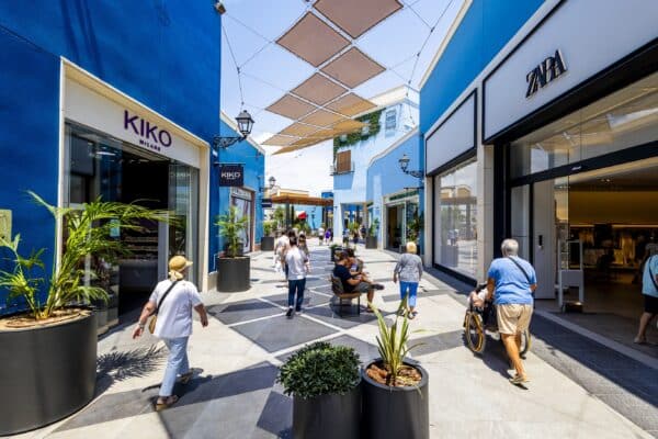 Met het sterke programma versterkt Zenia Boulevard haar streven om gratis, diverse en kwalitatief hoogwaardige ervaringen te bieden, waardoor elk bezoek een kans is om te genieten, te delen en het winkelcentrum te ervaren als een echt gemeenschapscentrum.