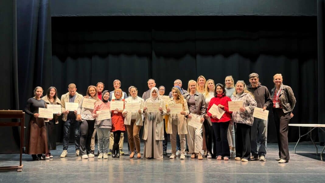 On January 30, diplomas were awarded at the Centro Cultural Virgen del Carmen to students who successfully completed the 40-hour Spanish course for applicants seeking arraigo, a social integration certificate required to apply for residency in Spain.